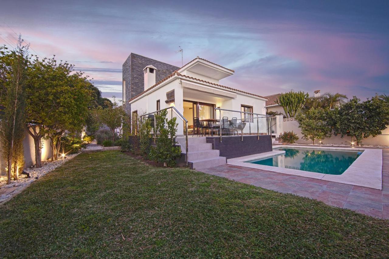 Modern Villa Close To Costabella Beach Marbella Exterior photo